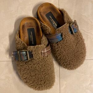 Avec Moderation made In Italy 🇮🇹 fur slippers size 7